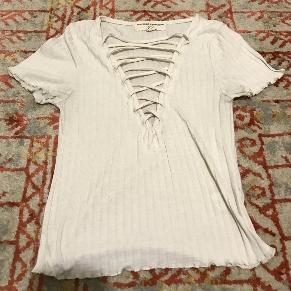 Cute, laced top.
